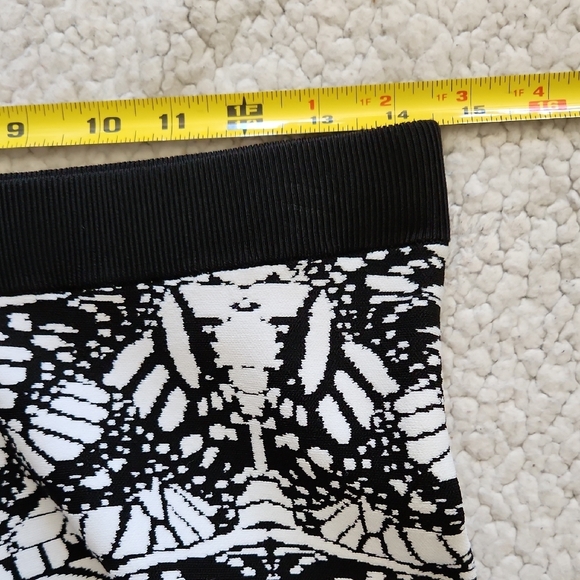 Bebe High Waist Black and White Butterfly Short Shorts with Graffiti Print Sz M - Picture 5 of 15